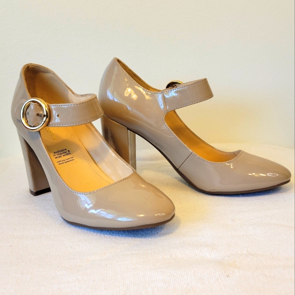 NWOB Liz Claiborne Savannah Mary Jane Heels Tan Faux Patent Leather